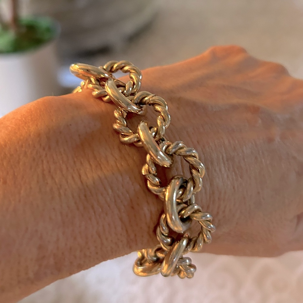 Gold tone link bracelet 7 and 1/4”